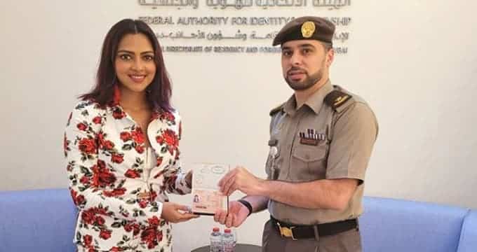 Amala Paul Receives UAE Golden visa f (1)